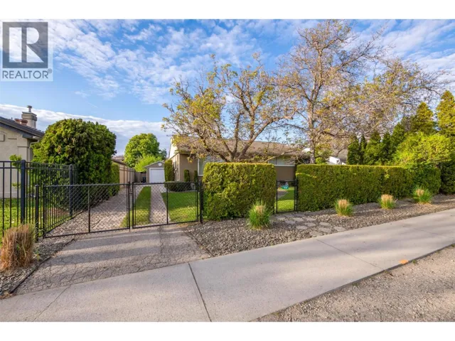 1040 Laurier Avenue, Kelowna, British Columbia V1Y6B1