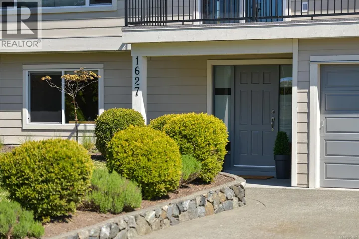 1627 Hybury Pl, Saanich, British Columbia V8N5L3