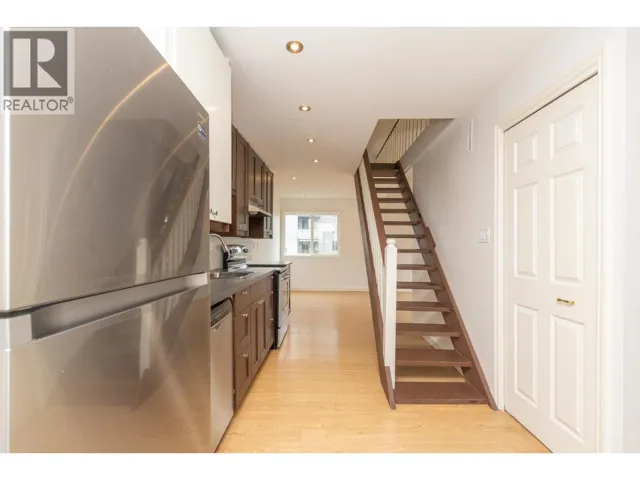 414 1363 CLYDE AVENUE, West Vancouver, British Columbia V7T2N7