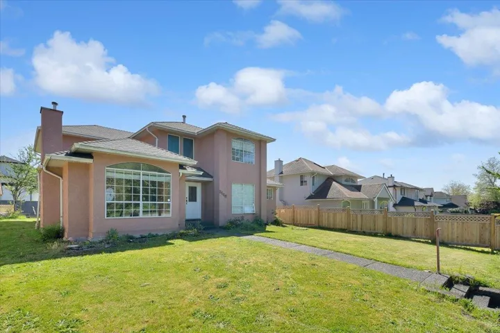 8648 140 STREET, Surrey, British Columbia V3W5L3