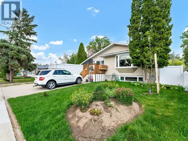 215 4 Street SE, Redcliff, Alberta T0J2P0