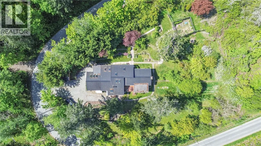 186 Arnell Way, Salt Spring, British Columbia V8K2E8