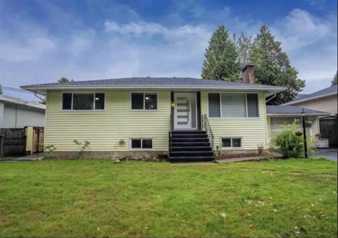 11318 GLEN AVON DRIVE, Surrey, British Columbia V3R4Y5