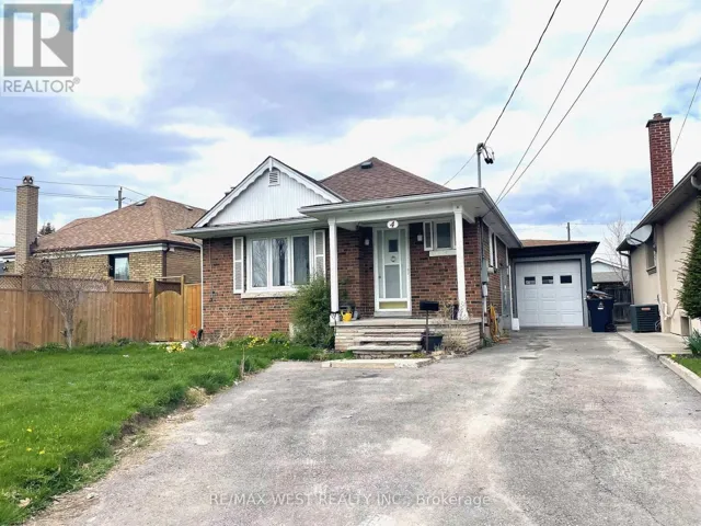 4 PARKCHESTER ROAD, Toronto (Brookhaven-Amesbury), Ontario M6M2R9