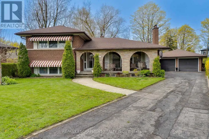 11 SANDRA COURT, Hamilton (Huntington), Ontario L8T1Z7