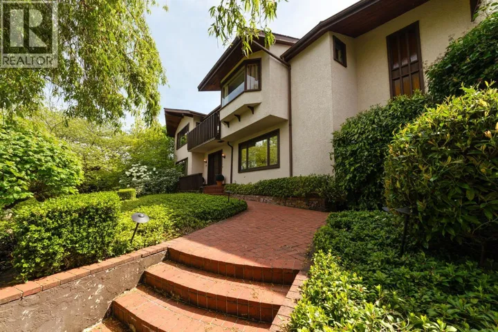 2296 W 32ND AVENUE, Vancouver, British Columbia V6L2B2
