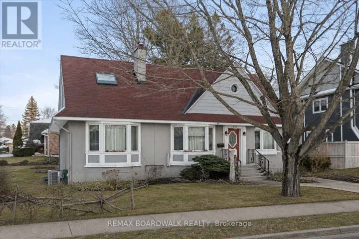 961 KINGSMERE AVENUE, Ottawa, Ontario K2A3K3