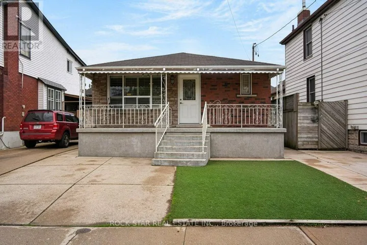 40 MAYFLOWER AVENUE, Hamilton (Crown Point), Ontario L8L2K4