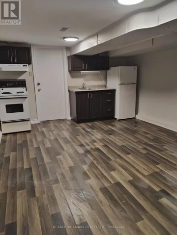 172 WAVERLEY ROAD, Toronto (The Beaches), Ontario M4L3T3