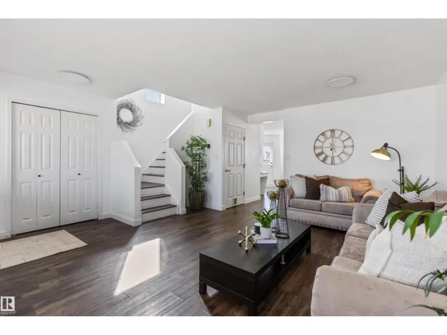 4272 24 ST NW, Edmonton, Alberta T5T1L9