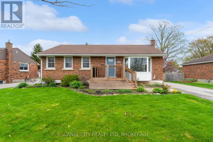 572 CLARE AVENUE, Welland (Prince Charles), Ontario L3C3B8