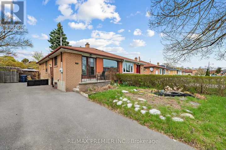 126 LANGDEN AVENUE, Toronto (Rockcliffe-Smythe), Ontario M6N2L5