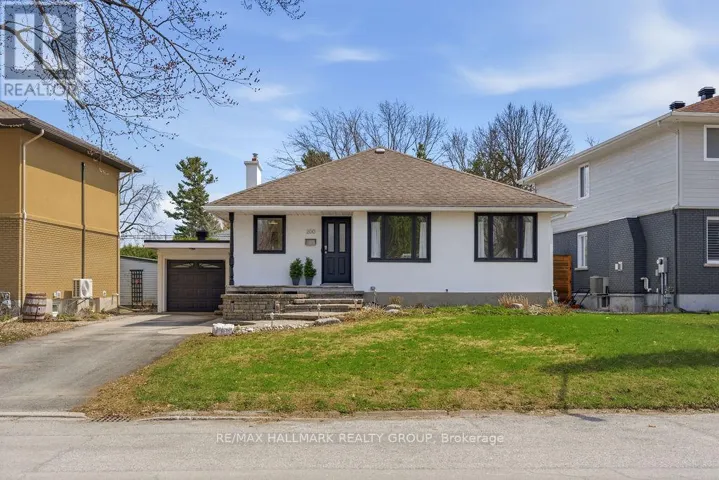 200 LENNOX PARK AVENUE, Ottawa, Ontario K1G0K4