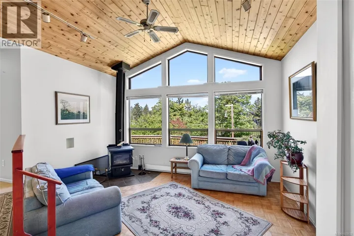 251 Price Rd, Salt Spring, British Columbia V8K2E9