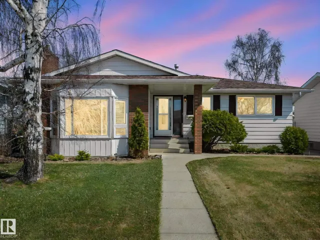 1027 77 ST NW, Edmonton, Alberta T6K3G4