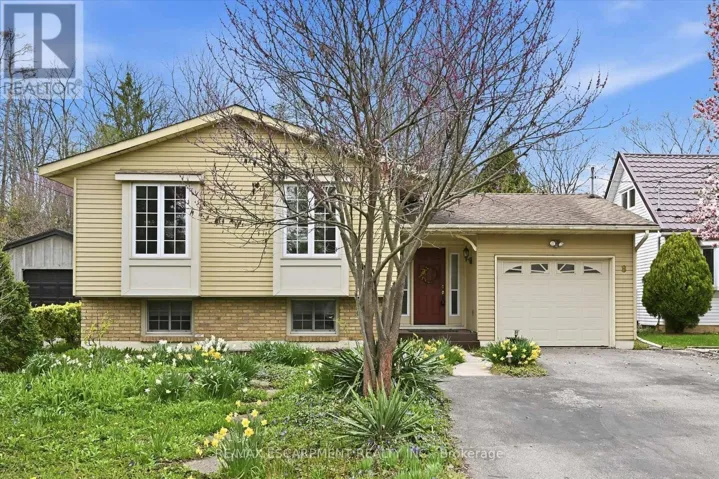 8 SULLIVAN'S LANE, Hamilton (Dundas), Ontario L9H5N7