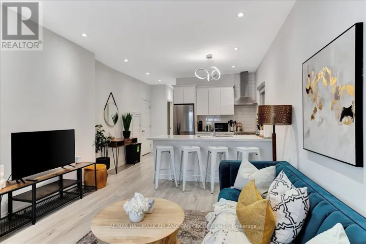 MAIN FL - 138 BOOTH AVENUE, Toronto (South Riverdale), Ontario M4M2M4