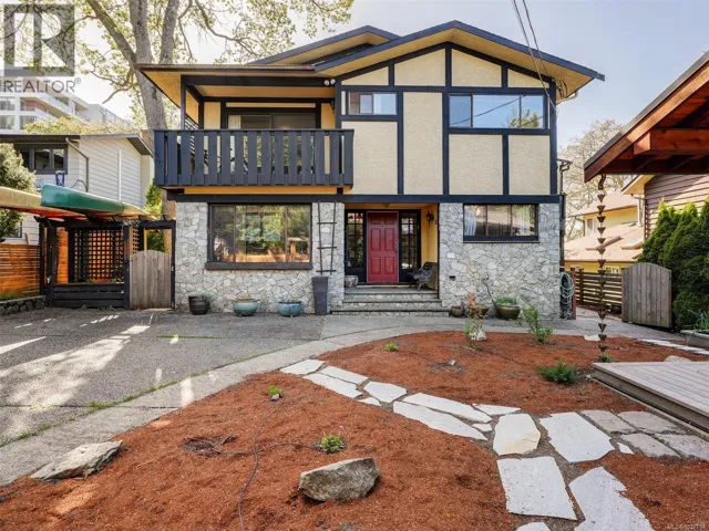 1018 Terrace Ave, Victoria, British Columbia V8S3V3