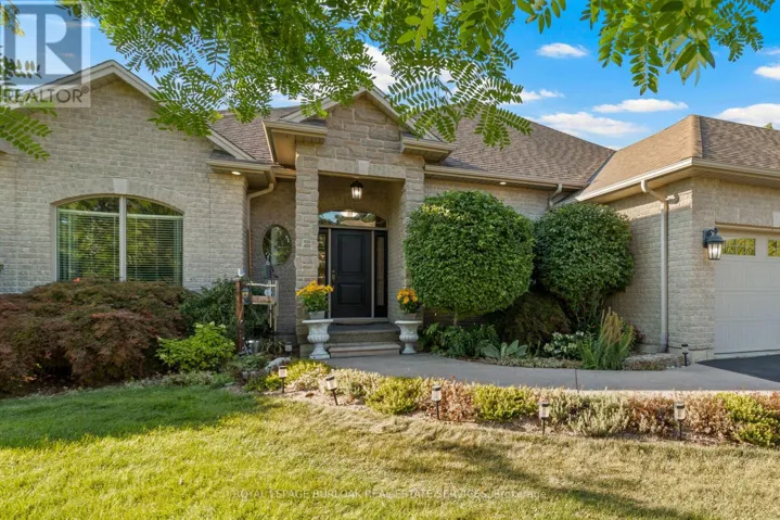 21 FARROW ROAD, Brantford, Ontario N3T5L7