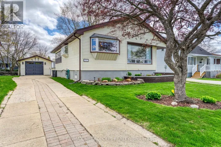 711 MICHIGAN AVENUE, Point Edward, Ontario N7V1G9