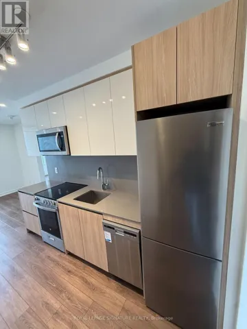 822 - 3100 KEELE STREET, Toronto (Downsview-Roding-CFB), Ontario M3M0E1