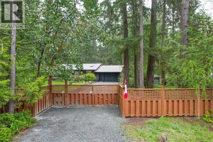 438 Dunshire Dr, Gabriola Island, British Columbia V0R1X2