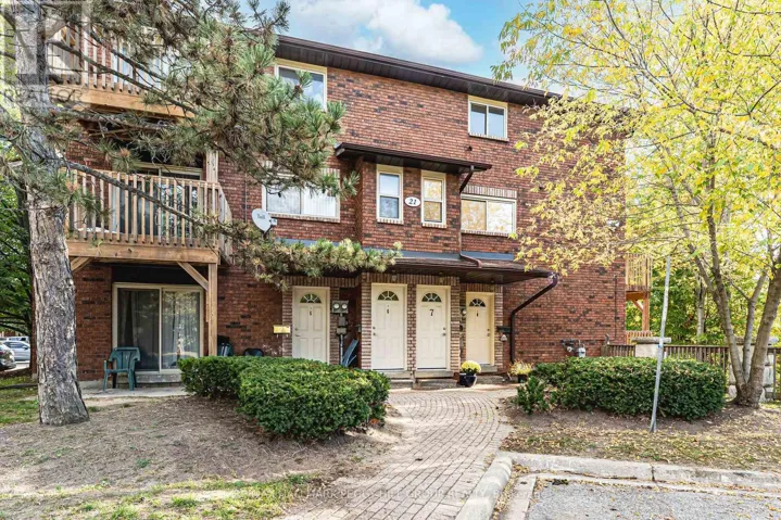 7 - 21 EVERGREEN COURT, Barrie (Ardagh), Ontario L4N6W8