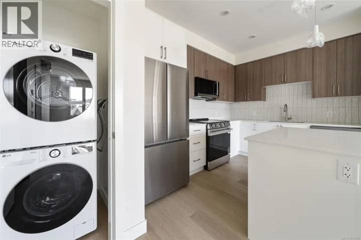 212 777 Station Ave, Langford, British Columbia V9B2S1