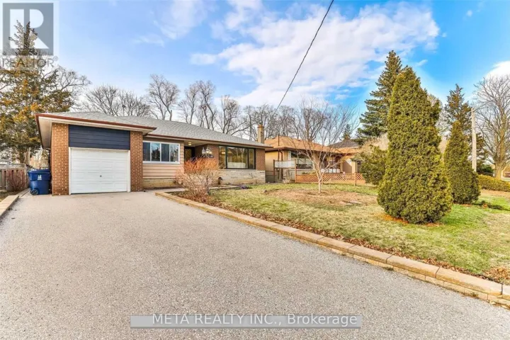 36 DEWLANE DRIVE, Toronto (Newtonbrook West), Ontario M2R2P8