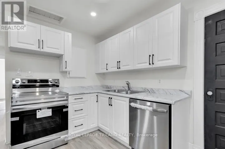 UPPER - 96 FOREST AVENUE, St. Thomas, Ontario N5R2J5