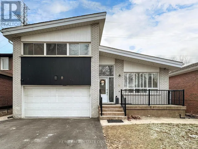 9 FAIRCHILD AVENUE, Toronto (Newtonbrook West), Ontario M2M1T5