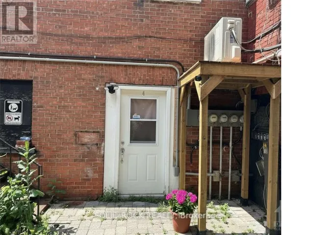 4 - 44 ELGIN STREET W, Arnprior, Ontario K7S1N5