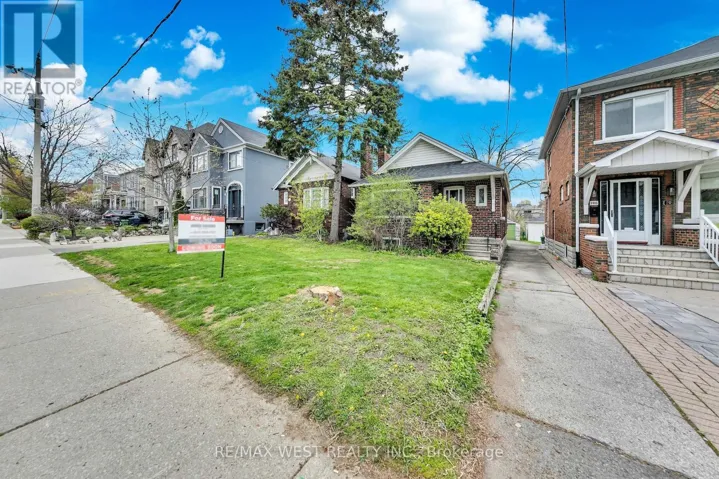 284 FAIRLAWN AVENUE, Toronto (Lawrence Park North), Ontario M5M1T1