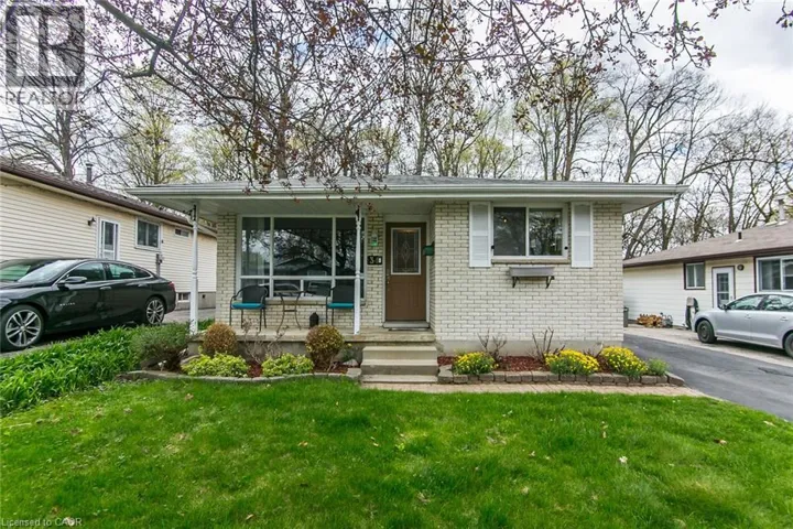 34 BLACKHORNE Crescent, Kitchener, Ontario N2E1T1