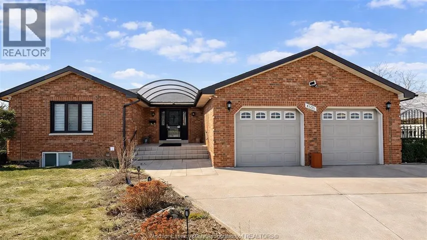 4585 HOWARD AVENUE, Windsor, Ontario N9G1P6