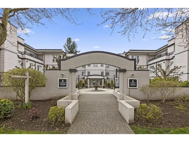 204 1533 BEST STREET, White Rock, British Columbia V4B4E9