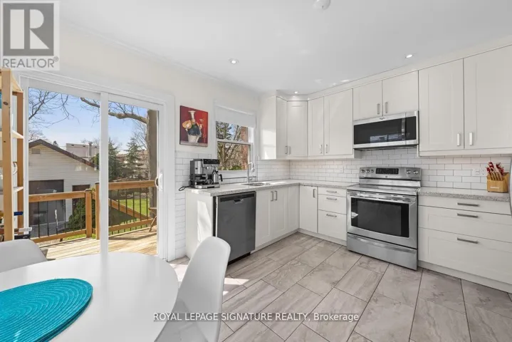 8 WOLCOTT AVENUE, Toronto (Oakridge), Ontario M1L4K1