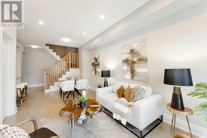 7 DELANO WAY, Newmarket (Woodland Hill), Ontario L3X0L1