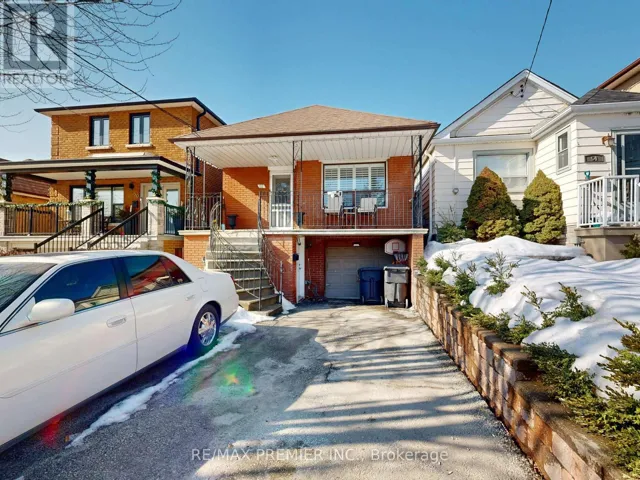 52 MONTCALM AVENUE, Toronto (Briar Hill-Belgravia), Ontario M6E4N7