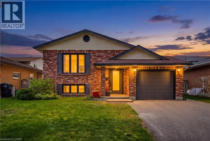 99 OAKHURST Crescent, Kitchener, Ontario N2B3K2