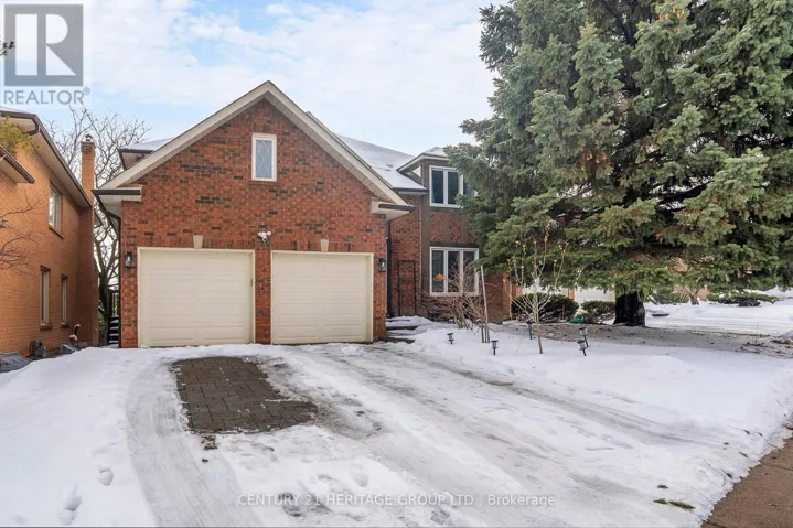 335 FERN AVENUE, Richmond Hill (Observatory), Ontario L4C8P6