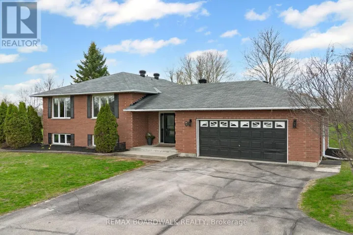 14 DAVIS LANE, Rideau Lakes, Ontario K7A4S5