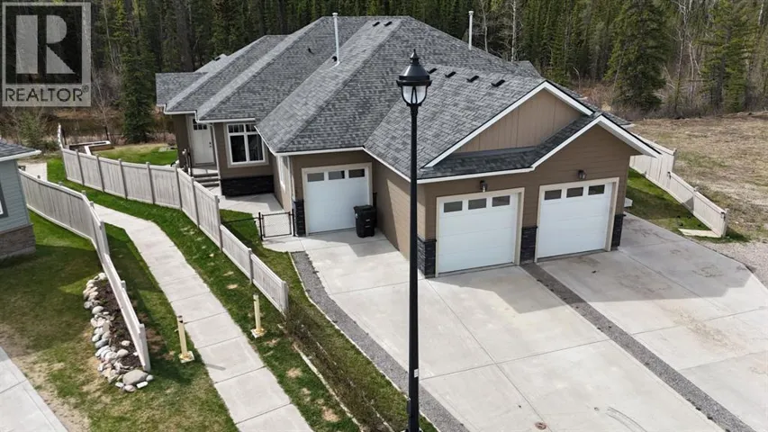 128 BERRY Place, Hinton, Alberta T7V0C1