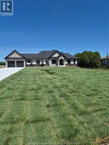 418 COUNTY RD 34, Kingsville, Ontario N8H3V6