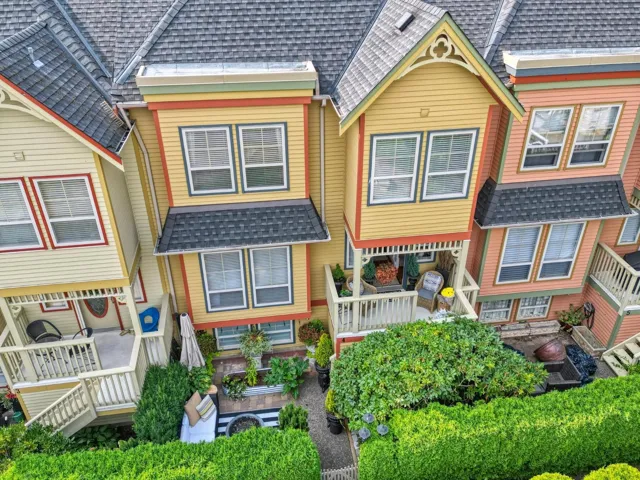 4 15151 BUENA VISTA AVENUE, White Rock, British Columbia V4B1Y2