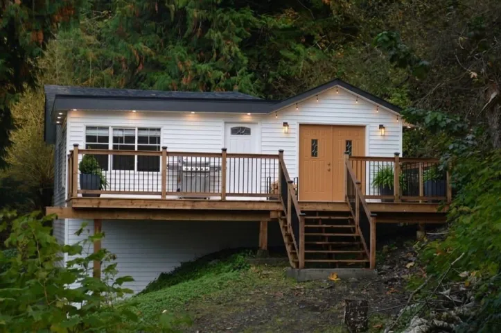 45992 GURNEY ROAD, Cultus Lake East, Cultus Lake, British Columbia V2R5A8