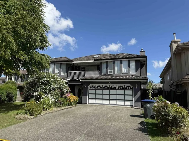 7688 120A STREET, Surrey, British Columbia V3W1J4