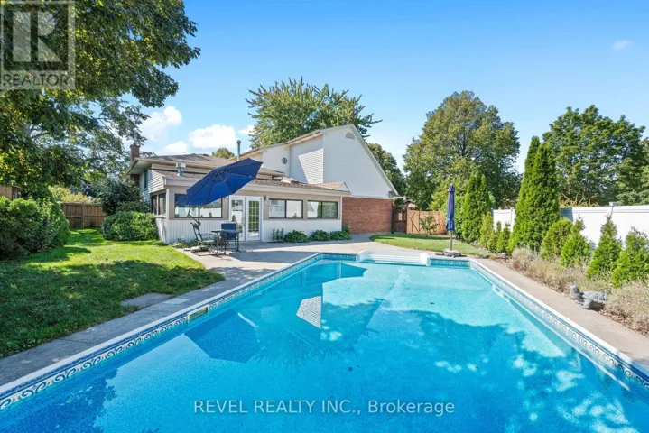36 CAMBRIA DRIVE, St. Catharines (Port Dalhousie), Ontario L2N6W4