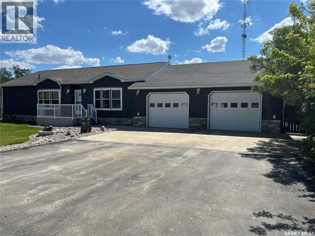 24 Hall STREET, Halbrite, Saskatchewan S0C1H0