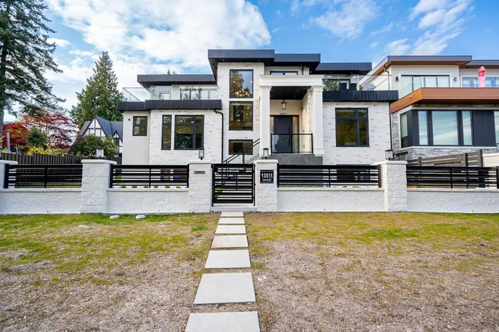 13511 MARINE DRIVE, Surrey, British Columbia V4A1G1